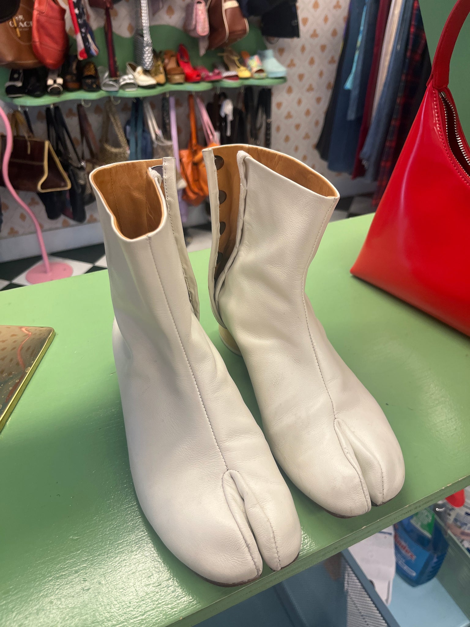 Maison Margiela White Tabi’s size 10