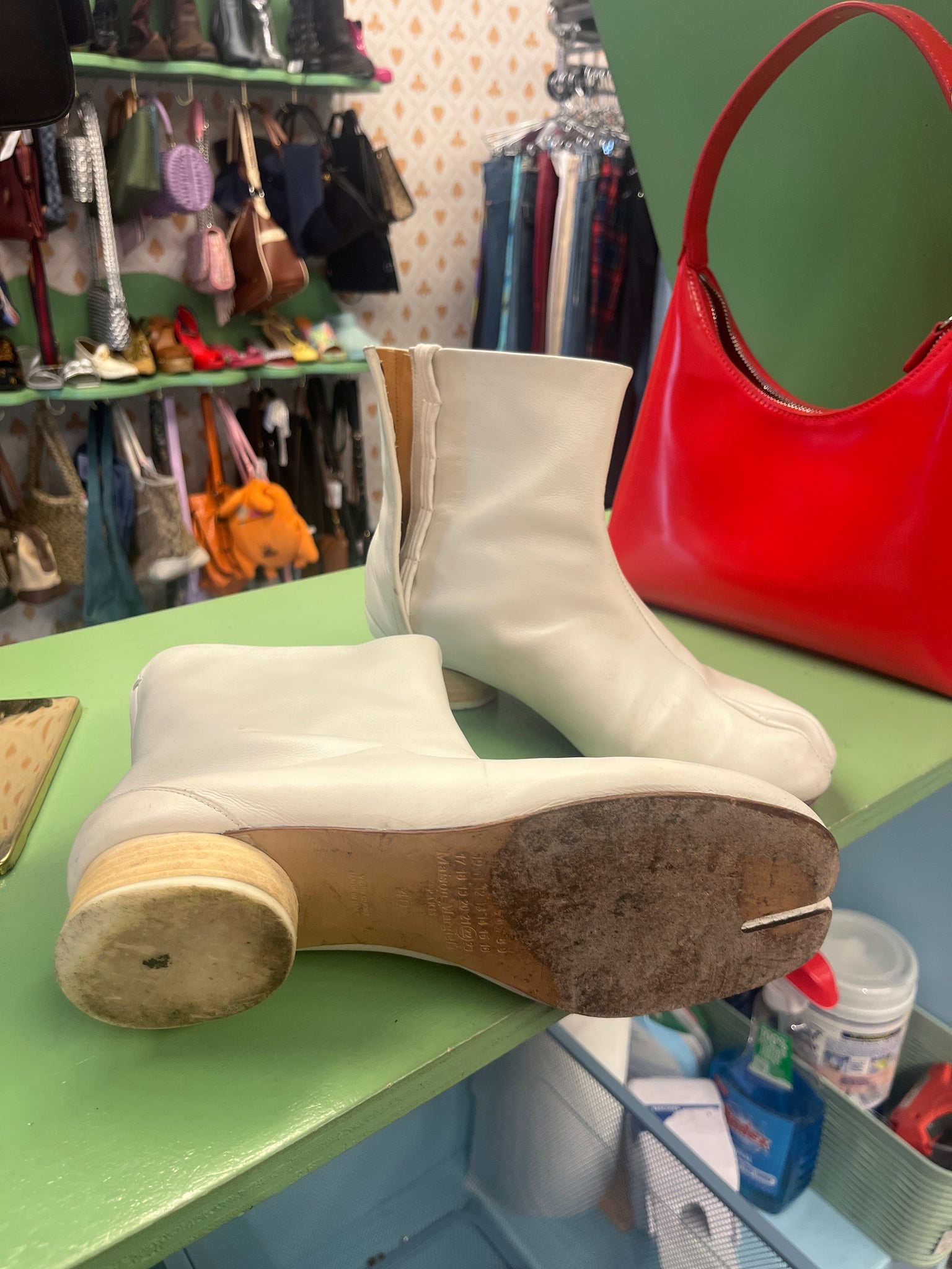 Maison Margiela White Tabi’s size 10